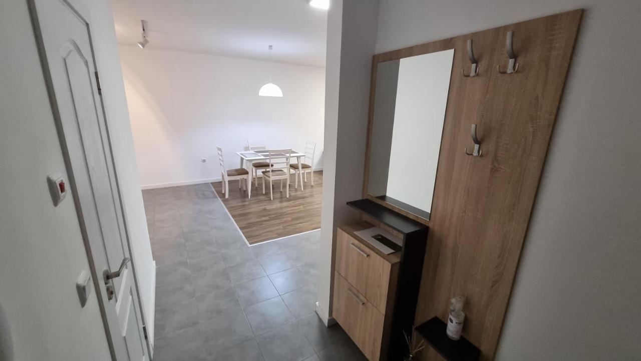 Apartment In Evargreen Complex With Terrace Warna Exterior foto