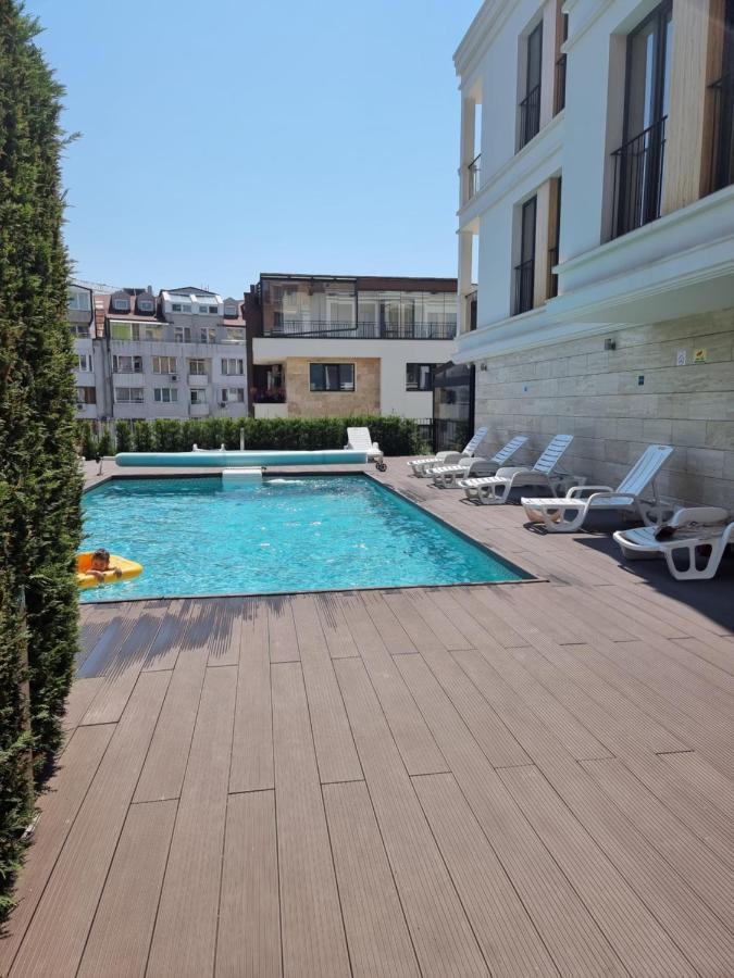 Apartment In Evargreen Complex With Terrace Warna Exterior foto