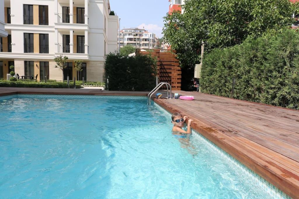 Apartment In Evargreen Complex With Terrace Warna Exterior foto