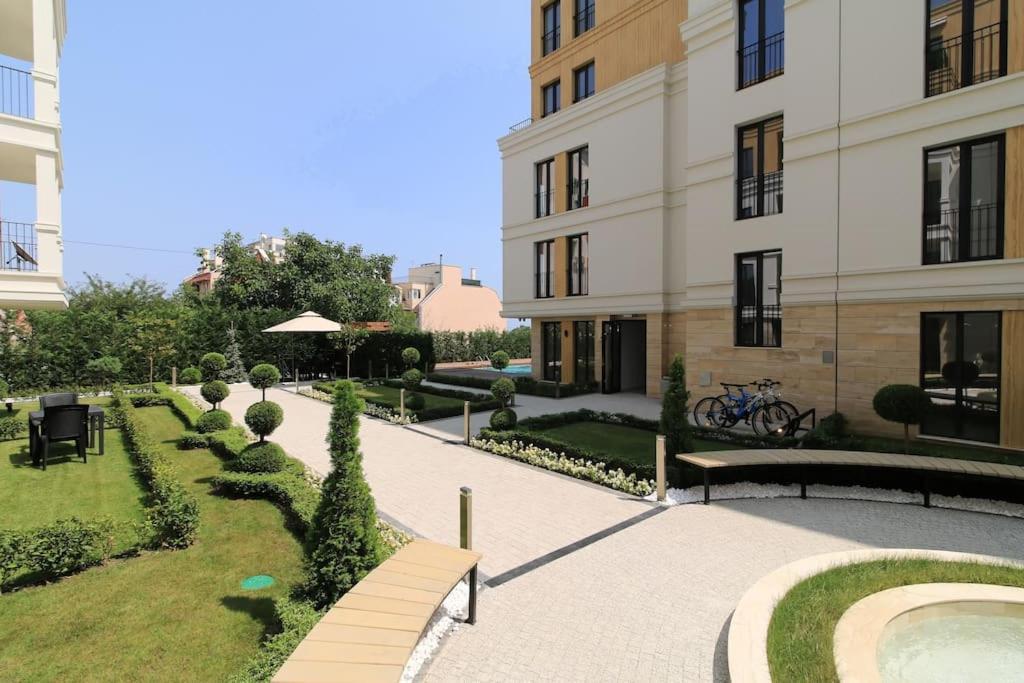Apartment In Evargreen Complex With Terrace Warna Exterior foto